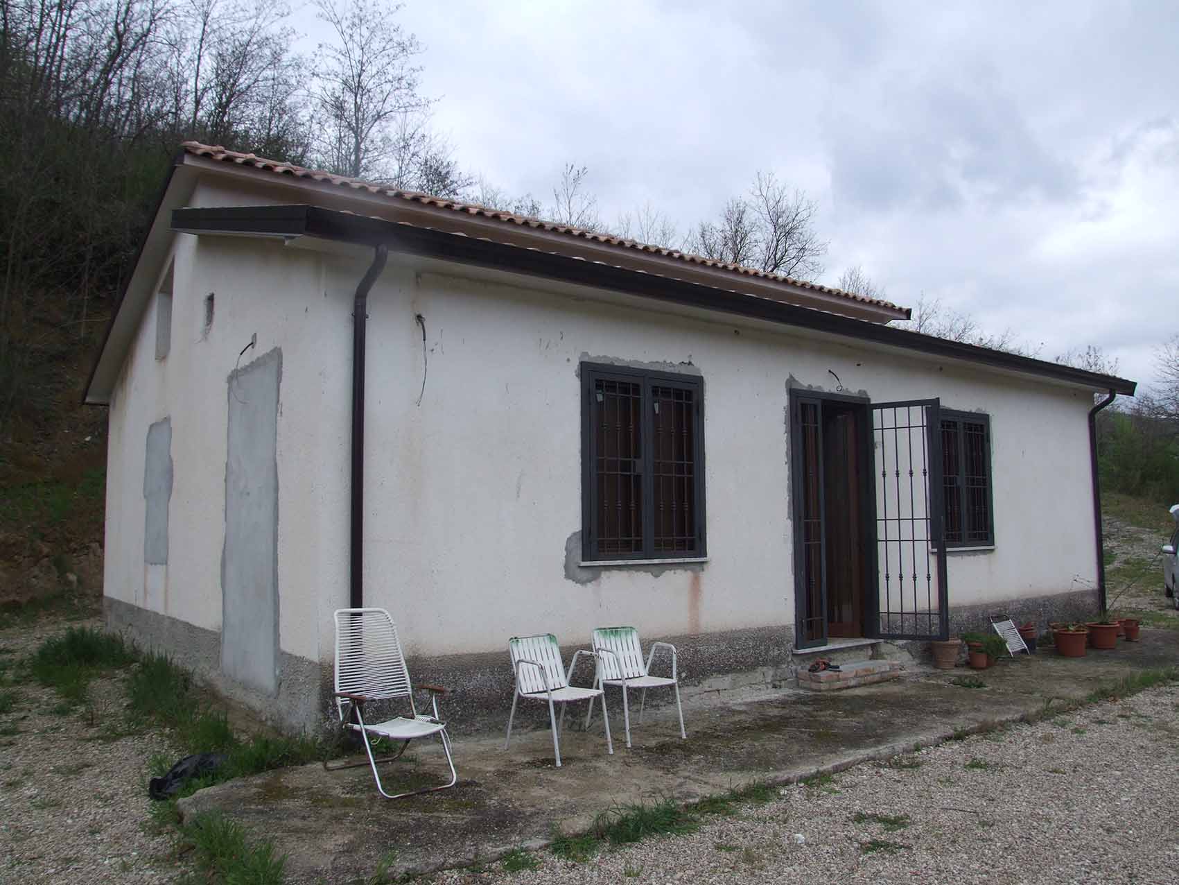 CASA DI CAMPAGNA ABITABILE SUBITO